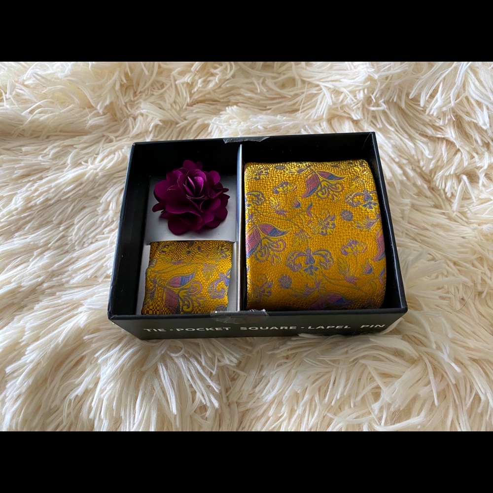 Stacy Adams - Tie / Pocket Square / Lapel Pin